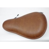 SEDLO HNĚDÉ KOMPLETNĚ OSAZENÉ S DRŽÁKEM A SVĚTLEM - JAWA PÉRÁK